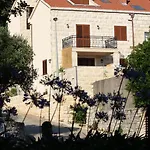 Luvi Apartament *
